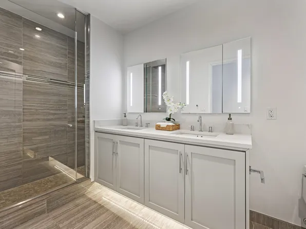 800 Avenue At Port Imperial image 16 of 28