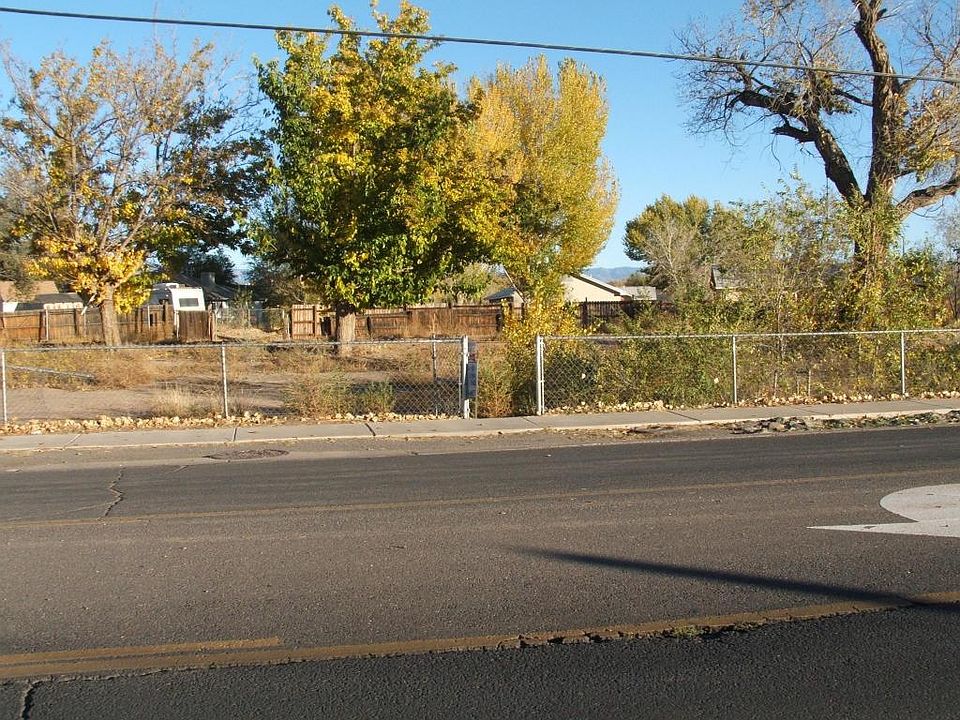 2nd image of 704 Los Lentes Rd SE