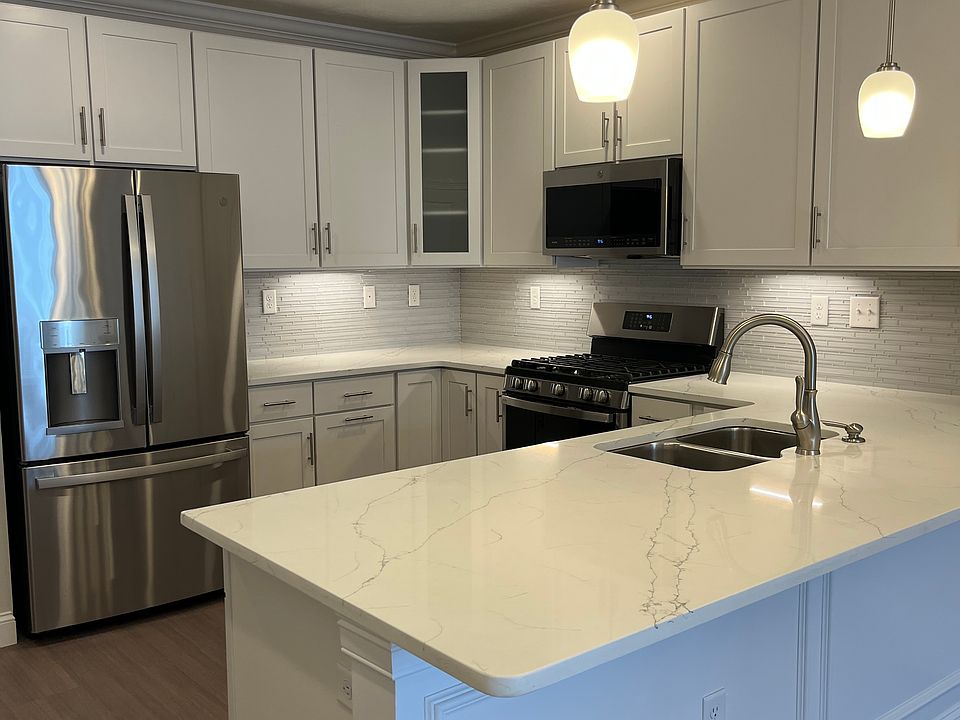 kitchen with counter for stools