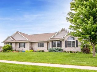 695 Black Bear Bnd, North Liberty, IA 52317