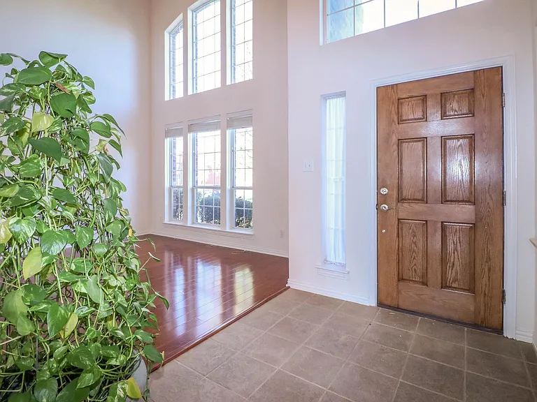 1183 Heathrow Dr — Photo 3
