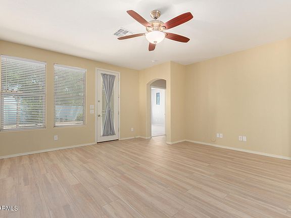 4th image of 43426 W LINDGREN Drive