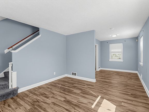 4th image of 644 Burns St SE