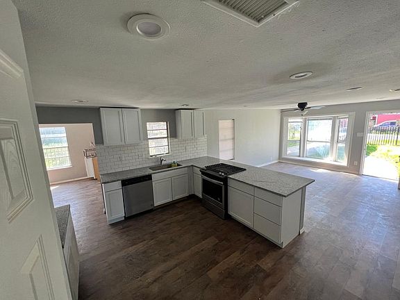4th image of 2503 Creston Dr