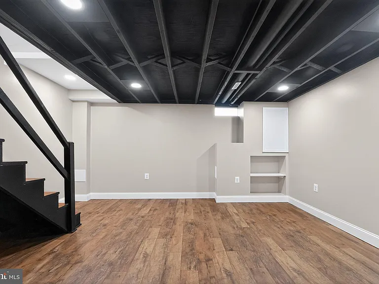 643 S Wickham Rd — Photo 15