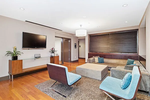 Sold by Triplemint | media 14