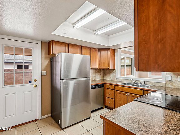 4th image of 1902 W TOPEKA Drive