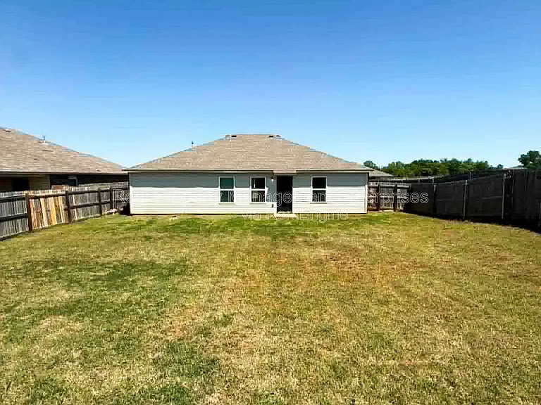 13229 Bridgewater Dr — Photo 27