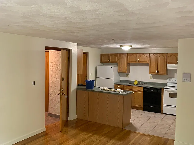 4 Aldersey St #16 — Photo 14