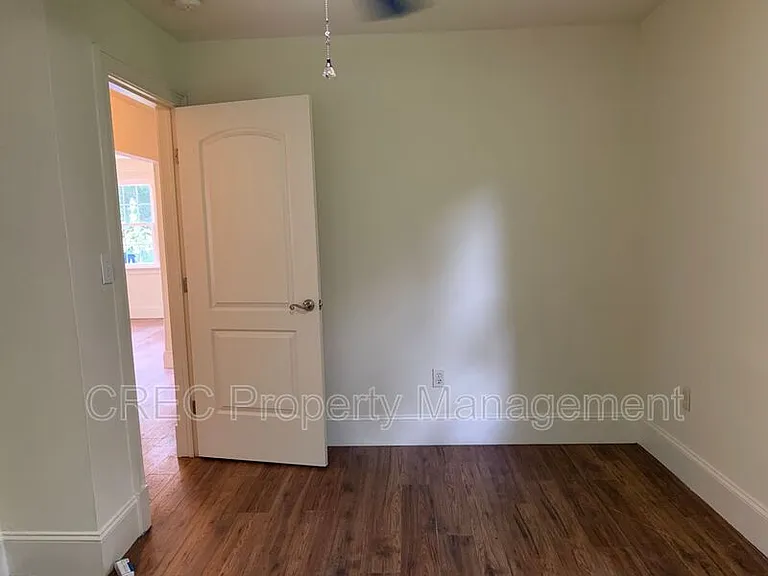 711 Locust St — Photo 10