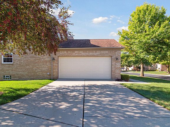 4th image of 310 Cherry Hill Pointe Dr
