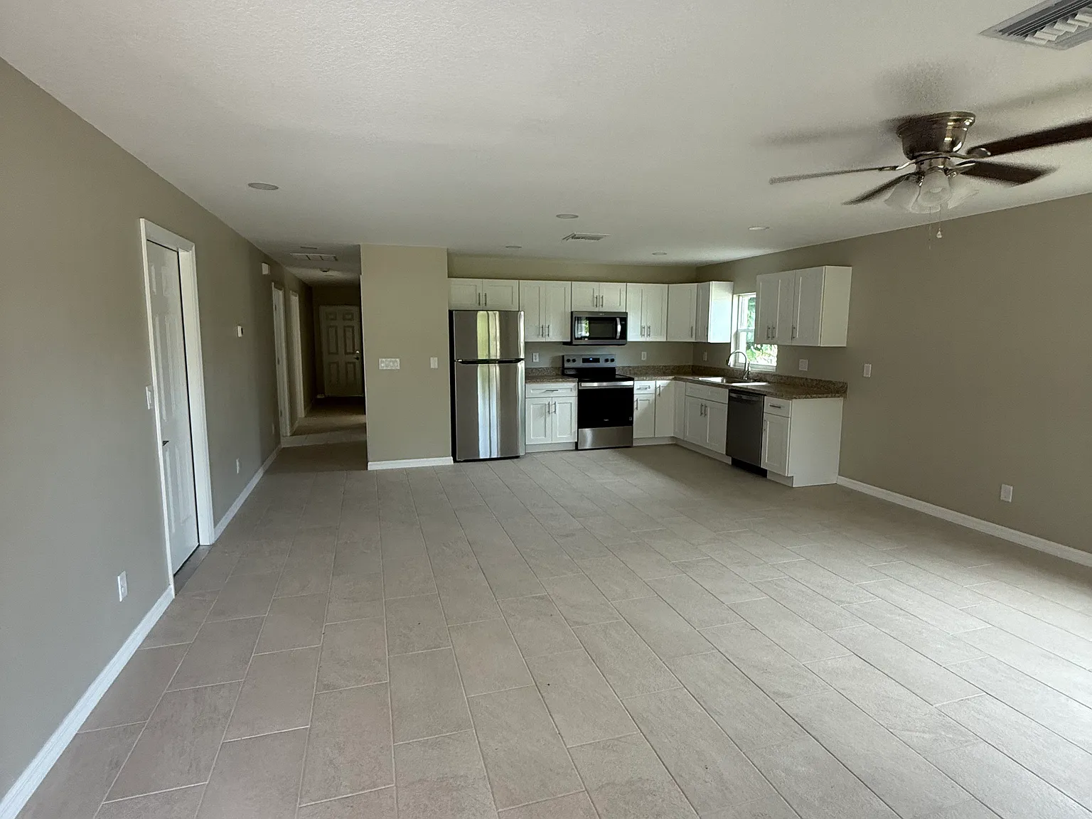 3 bed, 1600 sqft, $2,100 — Photo 2