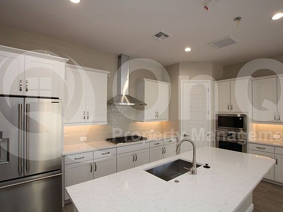 3rd image of 10482 W Deanna Dr