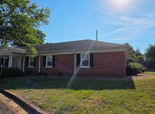 2632 Grosvenor Pl #B, Winston Salem, NC 27106