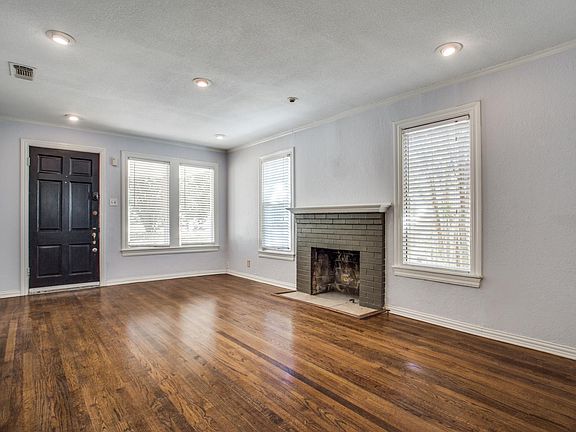 4th image of 2705 Benbrook Blvd