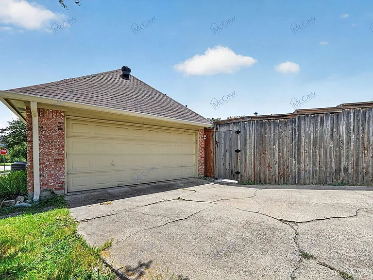 2061 Le Mans Dr — Photo 34