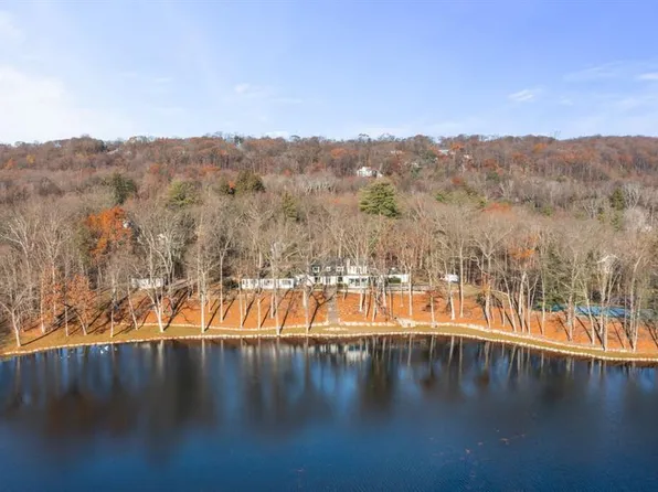 940 Loch Rd, Franklin Lakes, NJ 07417