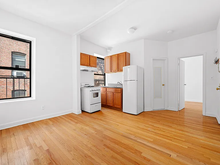 311 E 3rd St #23 — Photo 1