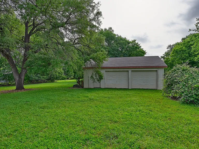 915 Farmers Rd — Photo 17