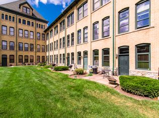 638 Congdon Ave #638, Elgin, IL 60120