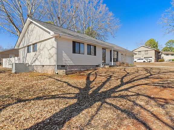 3rd image of 101 Caldwell Dr