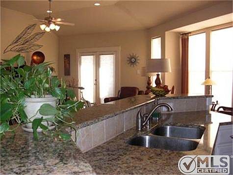 4th image of 2655 Venice Dr Unit 6