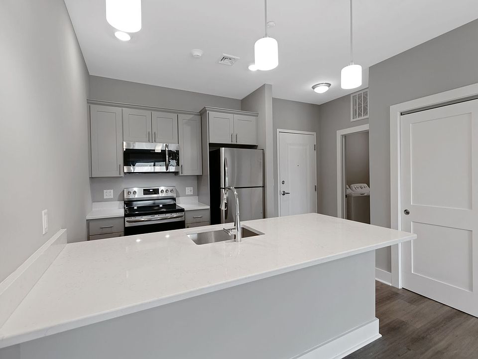1st image of 105 Morris St #203