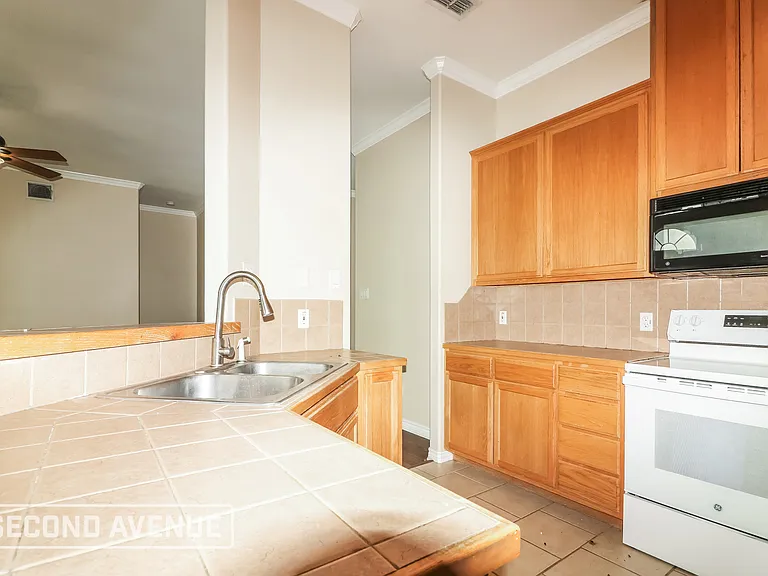2422 Luzius Dr — Photo 8