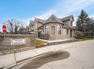 2250 Rockingham Dr #1, Oakville, ON L6H6J3