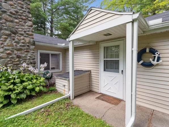 129 Dennis St, Gladwin, MI 48624