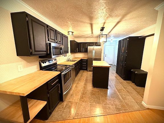 2nd image of 836 E Elza Ave