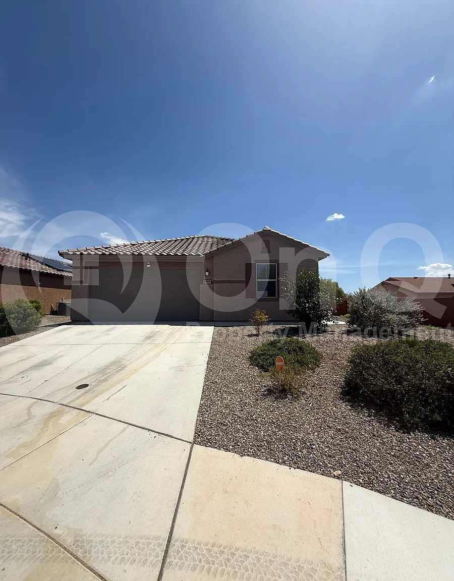 3 bed, 2.0 bath, 2013 sqft, $2,099 — Photo 3