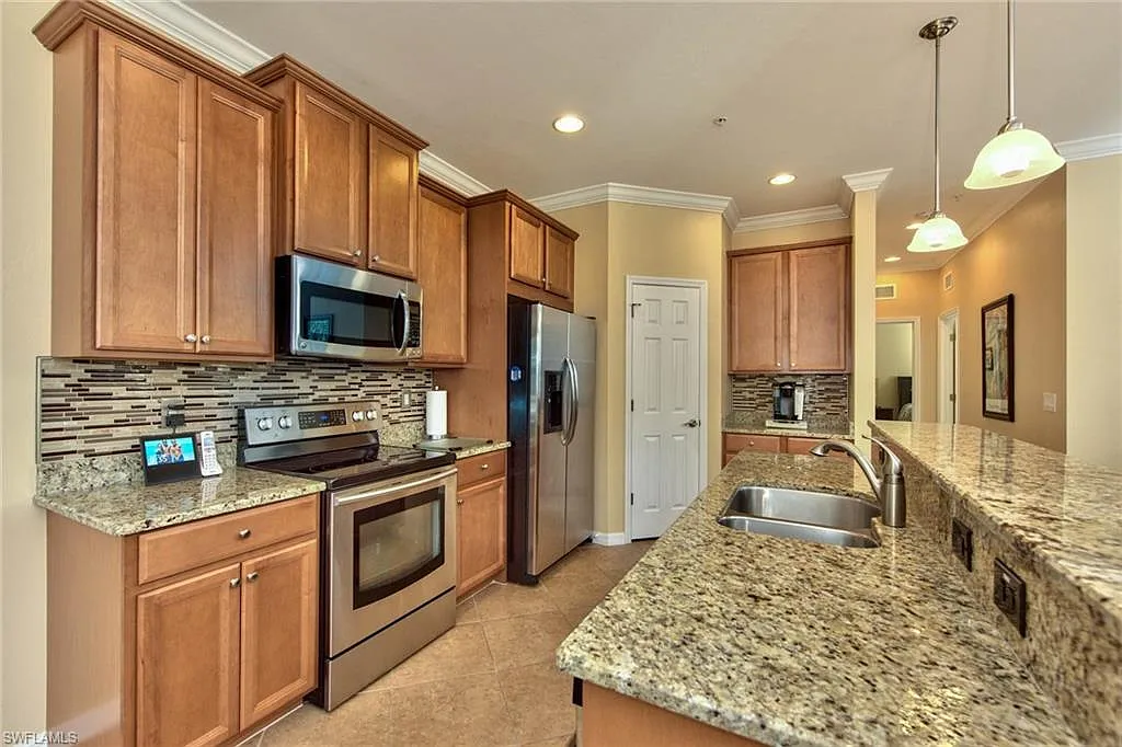 2 bed, 2.0 bath, 1244 sqft, $4,000 — Photo 3