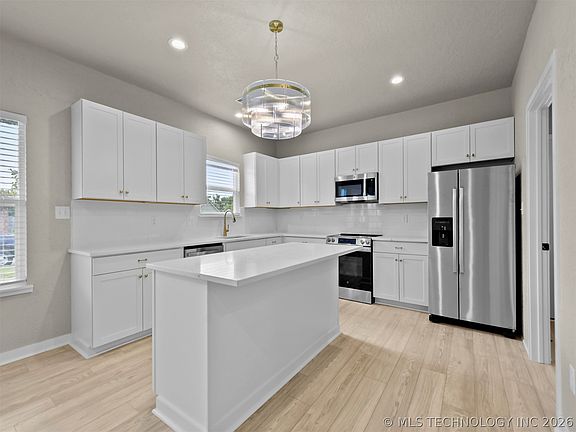 5th image of 51 Aspen Cir