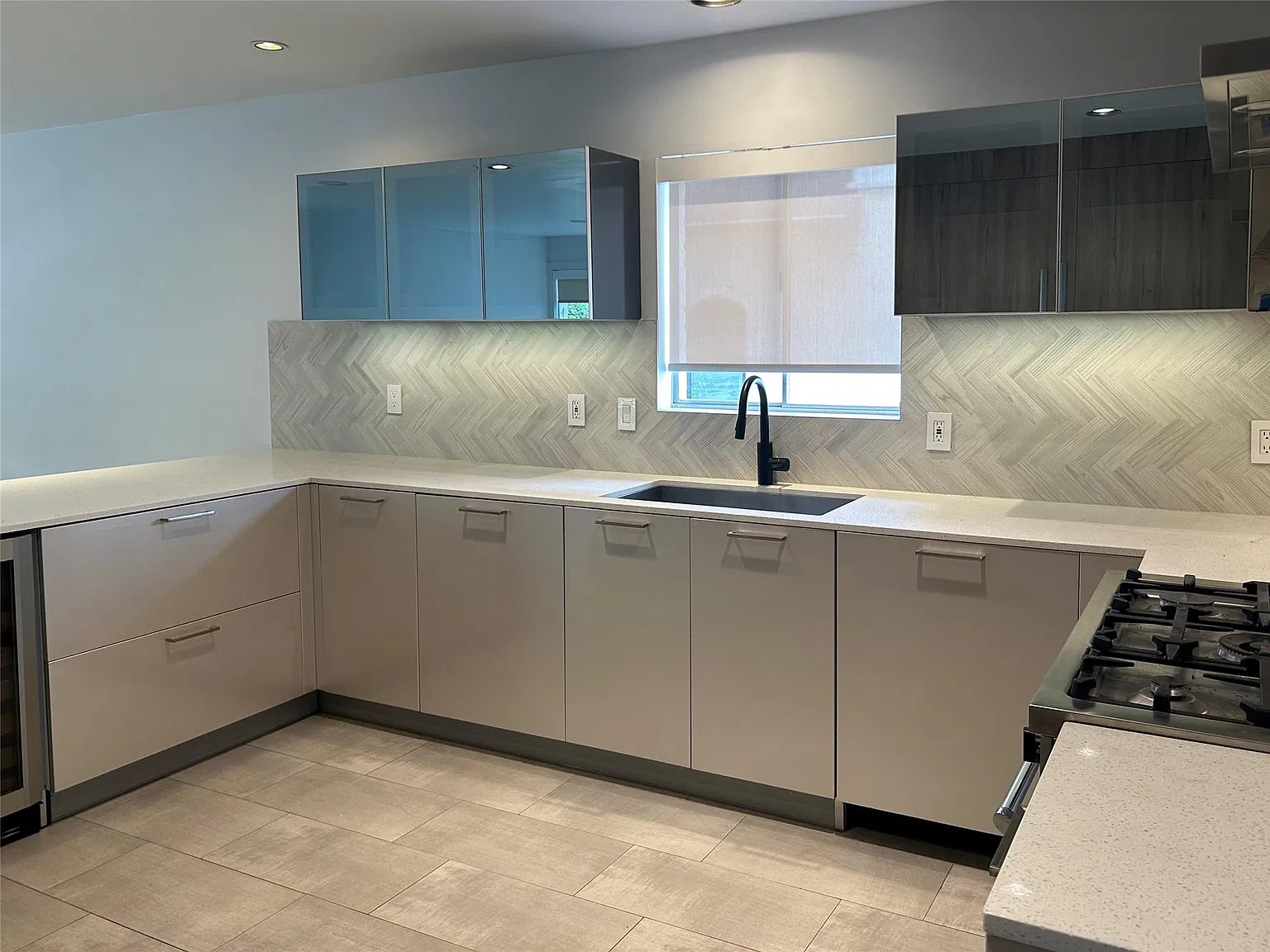 4 bed, 2.5 bath, 2600 sqft, $3,650 — Photo 4