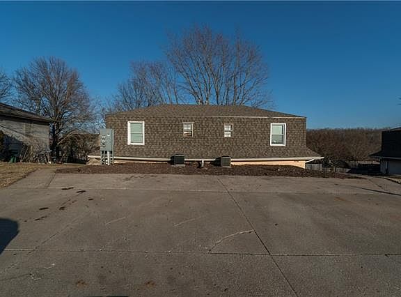 3rd image of 805 NE Ball Dr