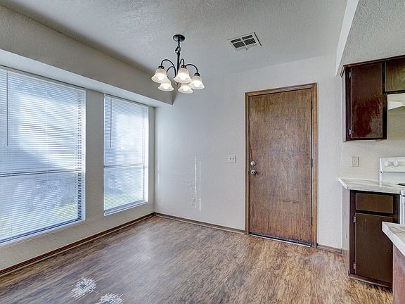 5th image of 410 W Nimrod Rd