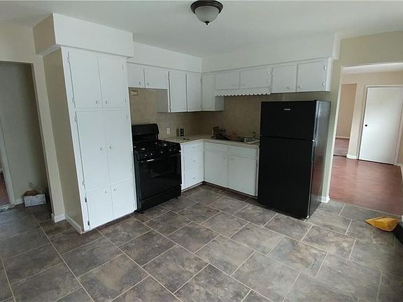5th image of 146 Briggs St