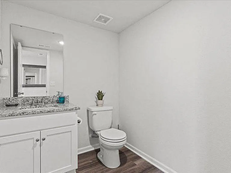 Oak Woods Townhomes — Photo 24