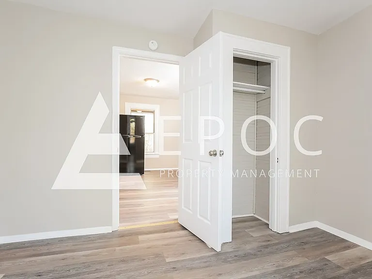 3225 Summit Ave — Photo 7