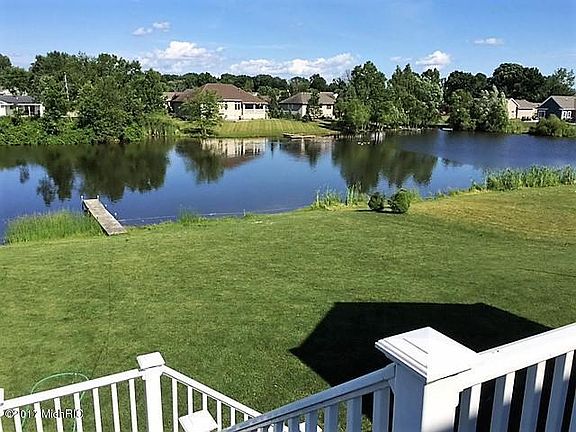 2nd image of 908 Sunrise Ln NW