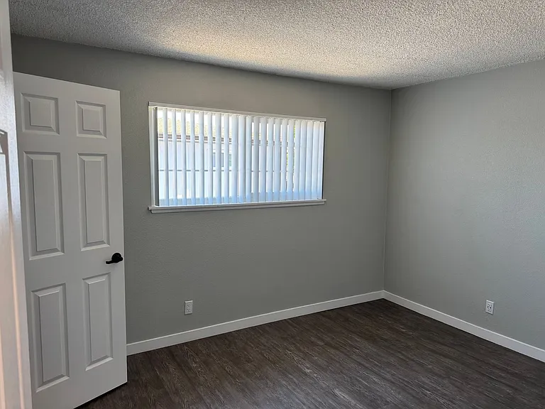 Villa Del Sol Apartments — Photo 198