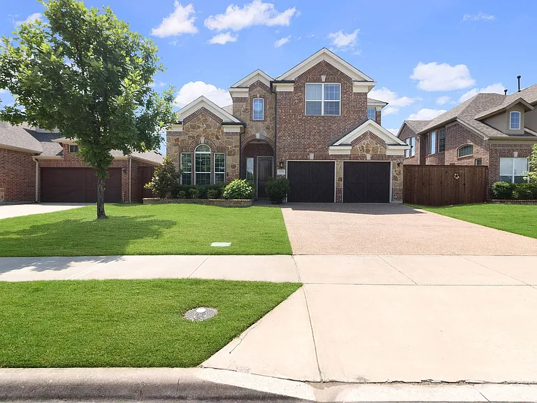2573 Hannah Cir — Photo 1