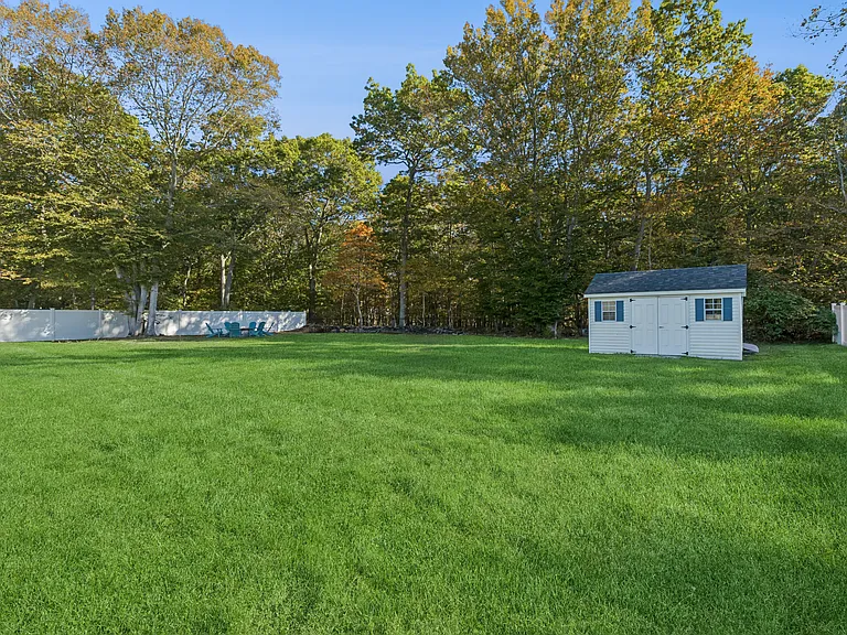 16 Mastro Ct — Photo 34
