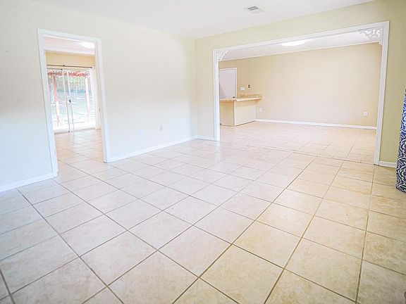 3rd image of 2402 Parker Dr