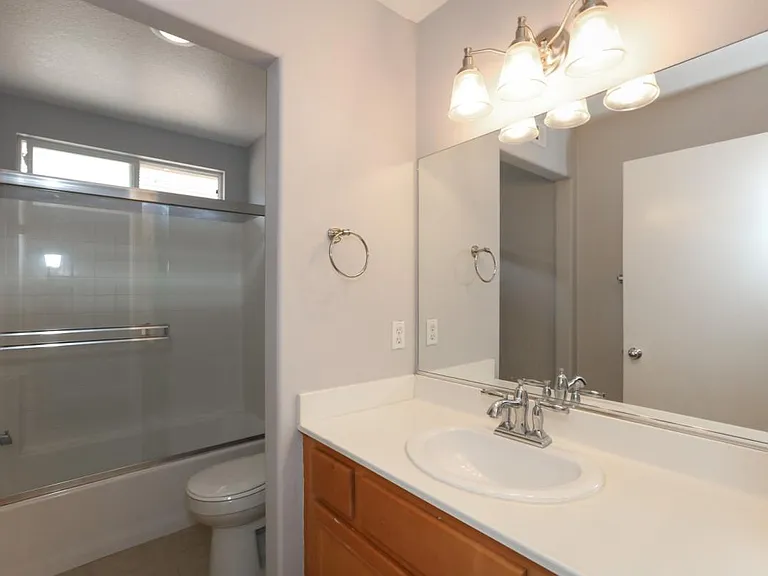 9122 Lemona Ave — Photo 12