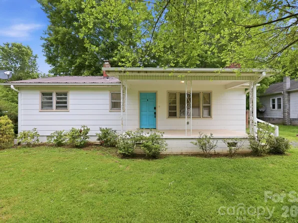 31 Edwards St, Waynesville, NC 28786
