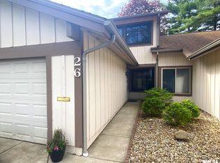 26 Redwood Ln, Springfield, IL 62704