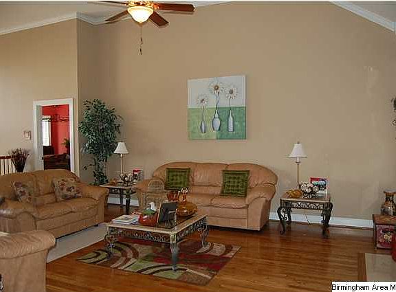 3rd image of 308 River Oaks Cir