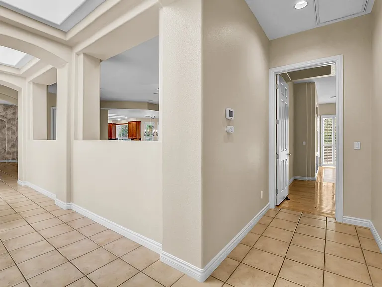 9101 Crystal Lake Ct — Photo 16